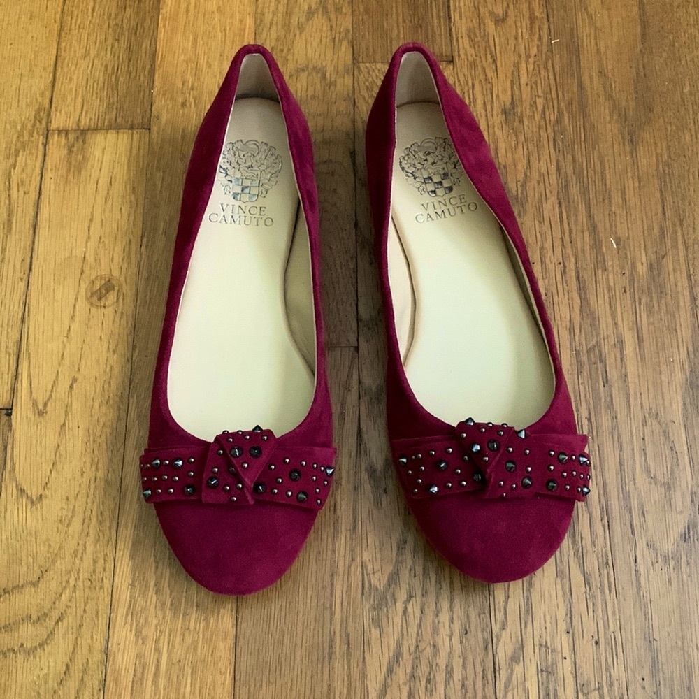 🥿 Vince Camuto burgundy suede flats. Size 7.5M. NWOT.